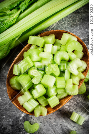 Cut into small pieces of celery in a plate. 101540329