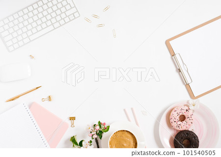 Trendy stylish frame for a female blogger, freelancer 101540505