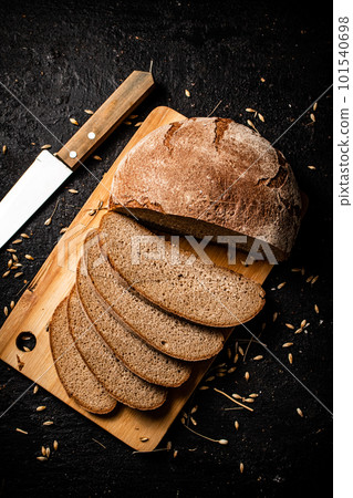 Sliced rye bread on a cutting board. 101540698