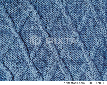 Organic knitted material with macro weave threads. 101542011