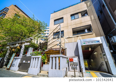 日本東京城市景觀 麻布十番站(7 號入口)和十番稻荷神社景觀 日本東京城市景觀 麻布十番站(7 號入口)和十番稻荷神社景觀 101542641