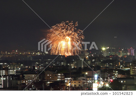 Nagoya cityscape and fireworks 101542823