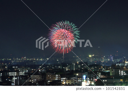 Nagoya cityscape and fireworks 101542831