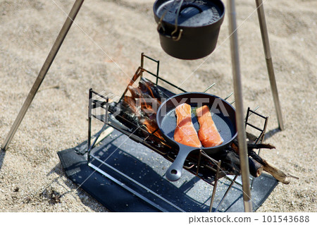 A girls' camp with a toy poodle Leisurely island camp on the blue sea and beautiful beach A woman enjoying camp food A girls' camp with a toy poodle Leisurely island camp on the blue sea and beautiful beach A woman enjoying camp food 101543688