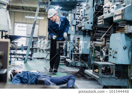 某工廠處理工傷事故的工作人員 101544448