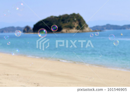 A girls' camp with a toy poodle Leisurely island camp on the blue sea and beautiful beach A woman enjoying camp food A girls' camp with a toy poodle Leisurely island camp on the blue sea and beautiful beach A woman enjoying camp food 101546905