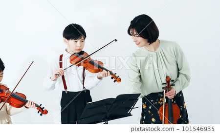 Violin classroom 101546935