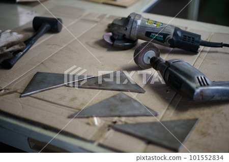 Polishing work with an electric drill Polishing work with an electric drill 101552834
