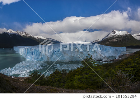 Glacier and clouds in Patagonia, Santa Cruz Province,  Argentina. 101553294