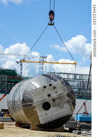 Construction of a petrochemical and oil refinery Construction of a petrochemical and oil refinery 101553445