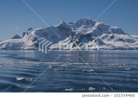 Lemaire strait coast, mountains and icebergs,  101554460