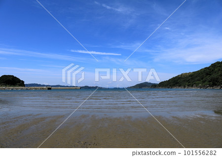 藍天碧海下潮水大大退去的淺灘 藍天碧海下潮水大大退去的淺灘 101556282