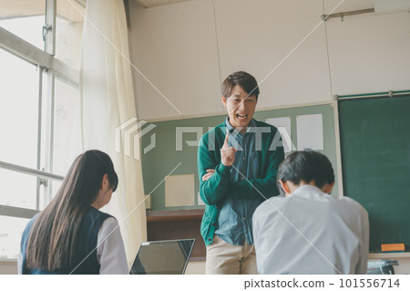 teacher, teachers, junior high school student 101556714