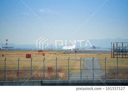 [從京濱島綠道公園看到的跑道 16R 著陸後的滑行] 101557127