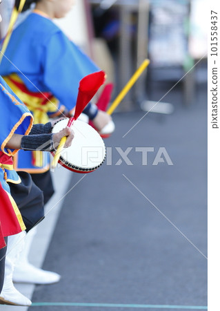 Palanku during the Okinawan Eisa Dance 101558437