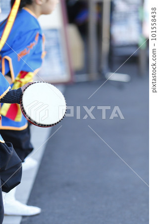 Palanku during the Okinawan Eisa Dance 101558438