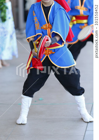 Palanku during the Okinawan Eisa Dance 101558452