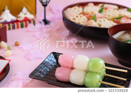 三色團子和 Hinamatsuri 其他典型食物的特寫 三色團子和 Hinamatsuri 其他典型食物的特寫 101558926