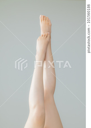 年輕女子的腿腿身體部位 101560186