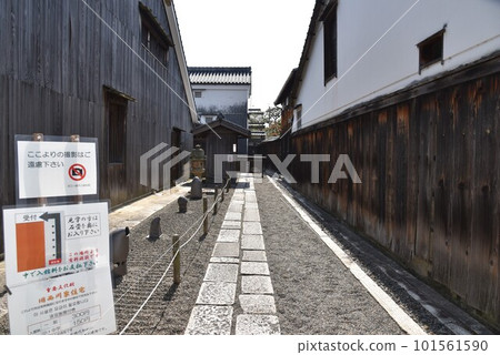 Preserved storehouses and cobbled alleys in the Omi Merchant House Preservation District Preserved storehouses and cobbled alleys in the Omi Merchant House Preservation District 101561590