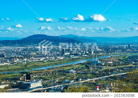 Yodo River and Mt. Ikoma seen from Wakayama in Osaka Prefecture Yodo River and Mt. Ikoma seen from Wakayama in Osaka Prefecture 101563086