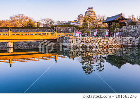 See Himeji Castle early in the morning from the station, See Himeji Castle early in the morning from the station, 101563276
