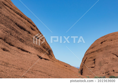 奧爾加岩石的風之谷,澳大利亞中部 奧爾加岩石的風之谷,澳大利亞中部 101563600