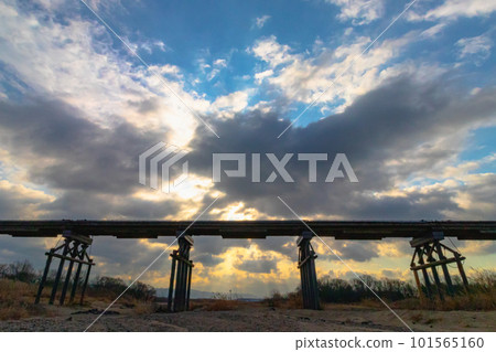 冬天的木津川河橋 101565160