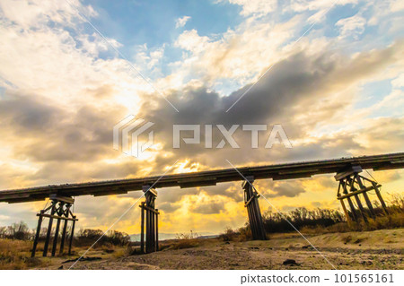 冬天的木津川河橋 101565161