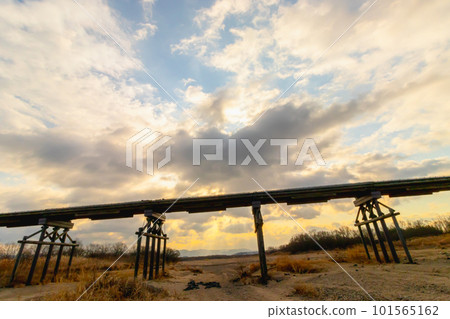 冬天的木津川河橋 101565162