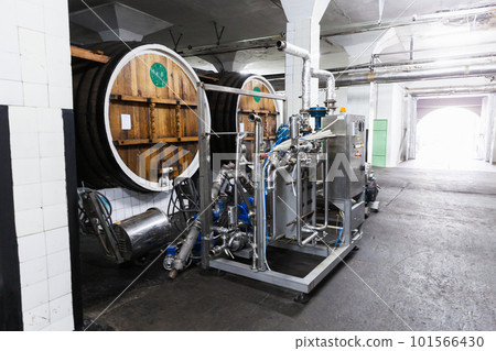 Old oak barrels and equipment of winery Old oak barrels and equipment of winery 101566430