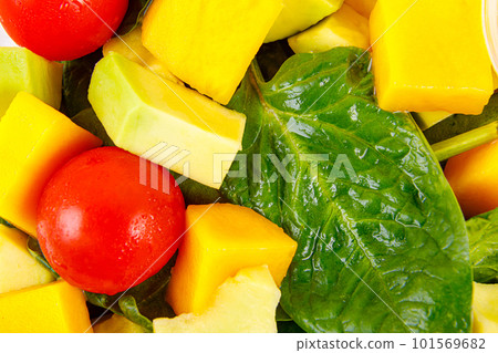 Fresh salad of avocado, mango, spinach and cherry tomatoes, close-up. 101569682