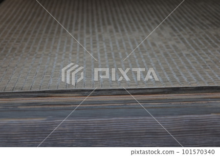 破舊的榻榻米角 破舊的榻榻米角 101570340