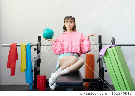 Fashion portrait of young woman in colorful fitness wear Fashion portrait of young woman in colorful fitness wear 101570918