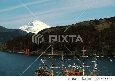 Lake Ashinoko, Ashi Pleasure Boat, Torii of Kuzuryu Shrine 101573528