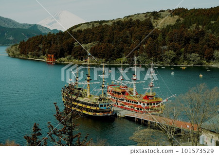 Lake Ashinoko, Ashi Pleasure Boat, Torii of Kuzuryu Shrine 101573529