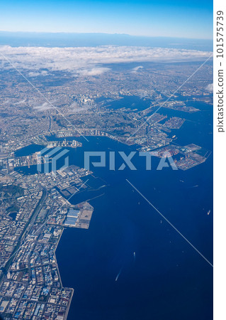 Aerial view of Yokohama Port with clear sky from above Yokohama Bayside Marina Aerial view of Yokohama Port with clear sky from above Yokohama Bayside Marina 101575739