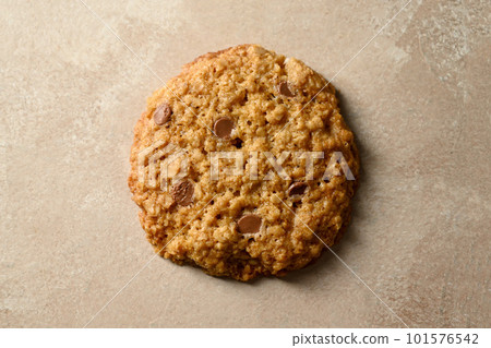 Oat cookies with peanut butter and chocolate chips in a plate. Top view Oat cookies with peanut butter and chocolate chips in a plate. Top view 101576542