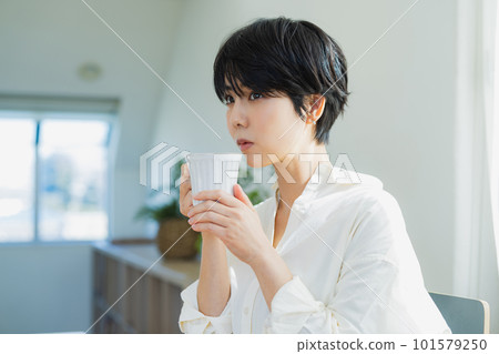 吃早餐的女人』 101579250