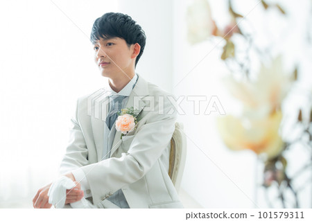 穿燕尾服的男新郎 穿燕尾服的男新郎 101579311