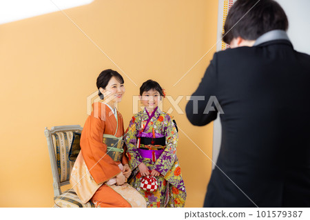 Kimono photo studio parent and child 101579387