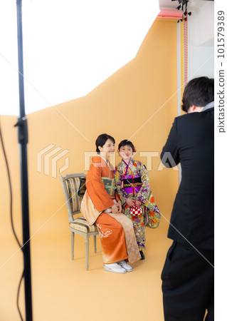 Kimono photo studio parent and child 101579389