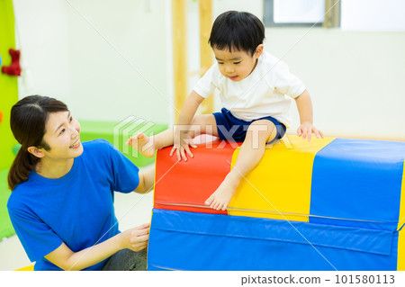 Bouldering classroom for children Bouldering classroom for children 101580113