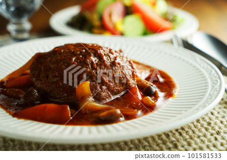 Stewed hamburger and vegetable salad Stewed hamburger and vegetable salad 101581533