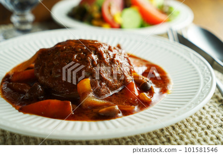 Stewed hamburger and vegetable salad Stewed hamburger and vegetable salad 101581546