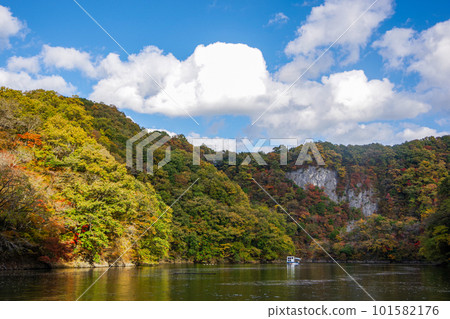 Lake Shinryu in Taishakukyo Gorge 101582176