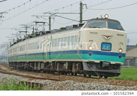北陸本線西高岡~高岡 JR東日本485系列T15編隊(新潟)北越 北陸本線西高岡~高岡 JR東日本485系列T15編隊(新潟)北越 101582394