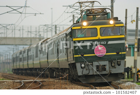 Hokuriku Main Line Takaoka-Nishi Takaoka JR West EF81-103 (Tsuruga) + 24 Series Twilight Express Hokuriku Main Line Takaoka-Nishi Takaoka JR West EF81-103 (Tsuruga) + 24 Series Twilight Express 101582407