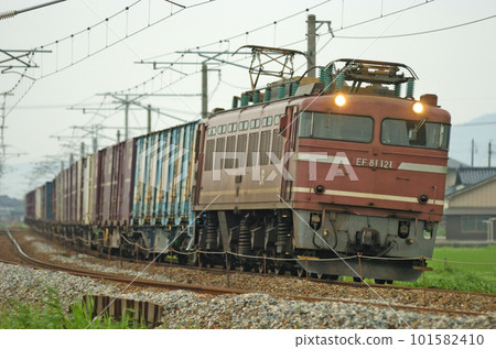 北陸本線西高岡~高岡JR貨運EF81-121(富山) 北陸本線西高岡~高岡JR貨運EF81-121(富山) 101582410
