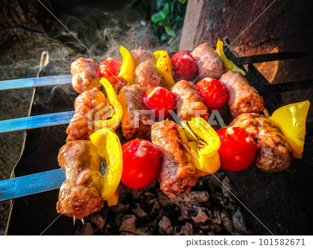 Shish kebab with sausages, peppers and tomatoes italian style, on grill Shish kebab with sausages, peppers and tomatoes italian style, on grill 101582671